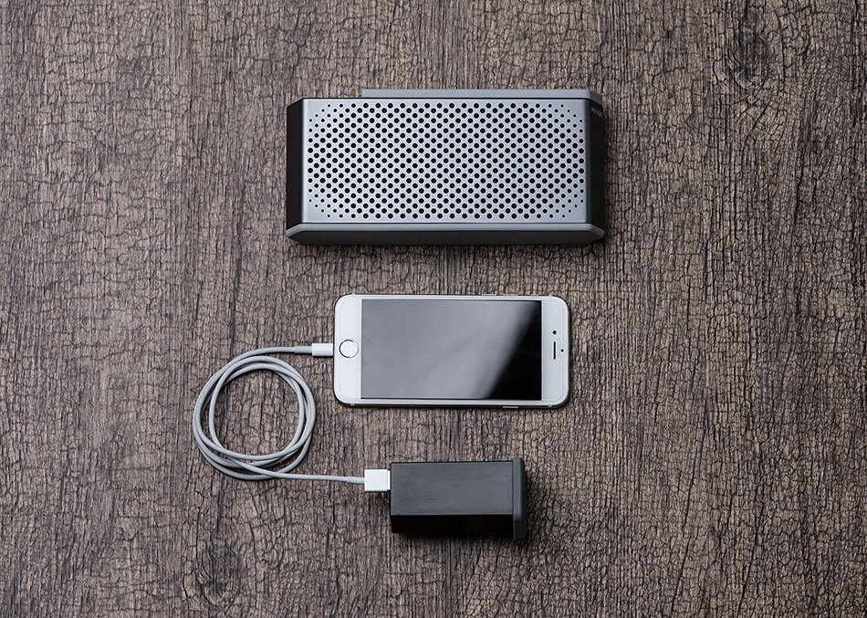 MAQE SOUNDJUMP Aluminum Wireless Bluetooth Speaker with removable magnetic 6000mAh powerbank - Grey N7