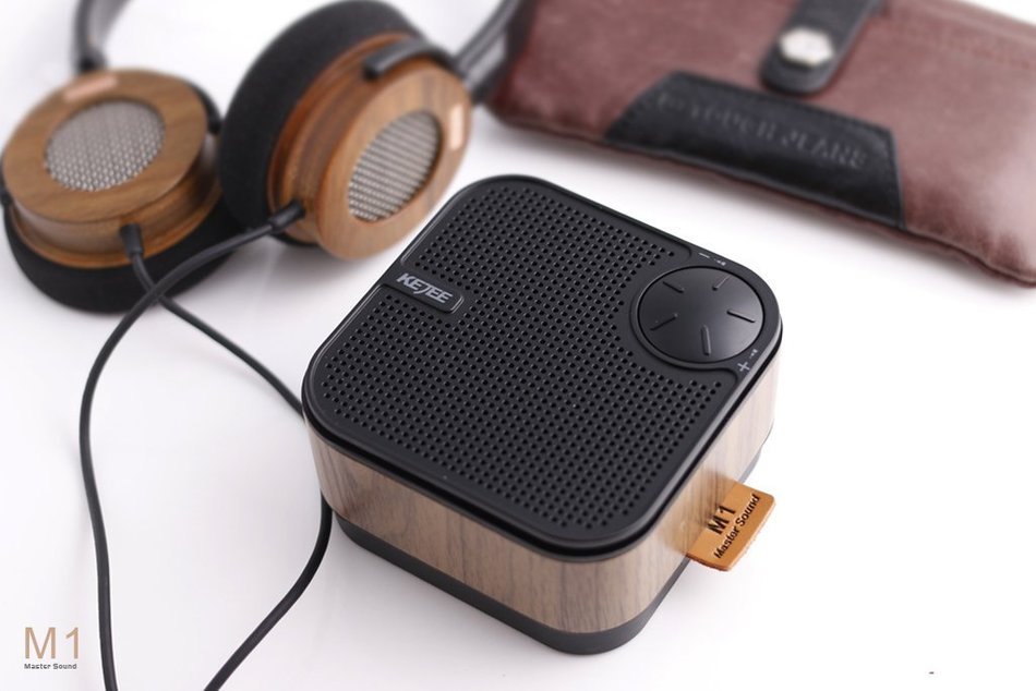 Wood Portable Wireless Bluetooth Speaker, Outdoor Retro Nostalgic Desktop Speaker with Enhanced Bass, Build-in... N7