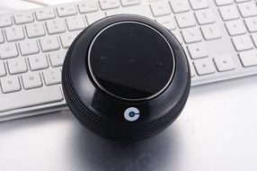 Hands Free Lightweight Portable Bluetooth Speaker - Sound Globe - 360 Degree Sound - Unlimited Daisy Chain Function... N3