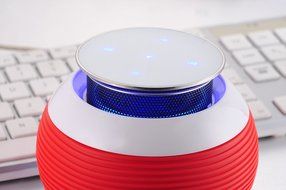 Hands Free Lightweight Portable Bluetooth Speaker - Sound Globe - 360 Degree Sound - Unlimited Daisy Chain Function... N4