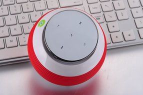 Hands Free Lightweight Portable Bluetooth Speaker - Sound Globe - 360 Degree Sound - Unlimited Daisy Chain Function... N5