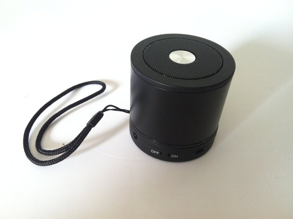 New Bluetooth Mini Ultra Portable Speaker with Rechargeable Li Battery (works w/ iPod, iPad, iPhone, Android Devices... N2