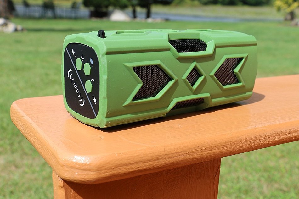 Portable Bluetooth v4.0 NFC Speaker 3600mAh Power Bank Waterproof For Smartphone