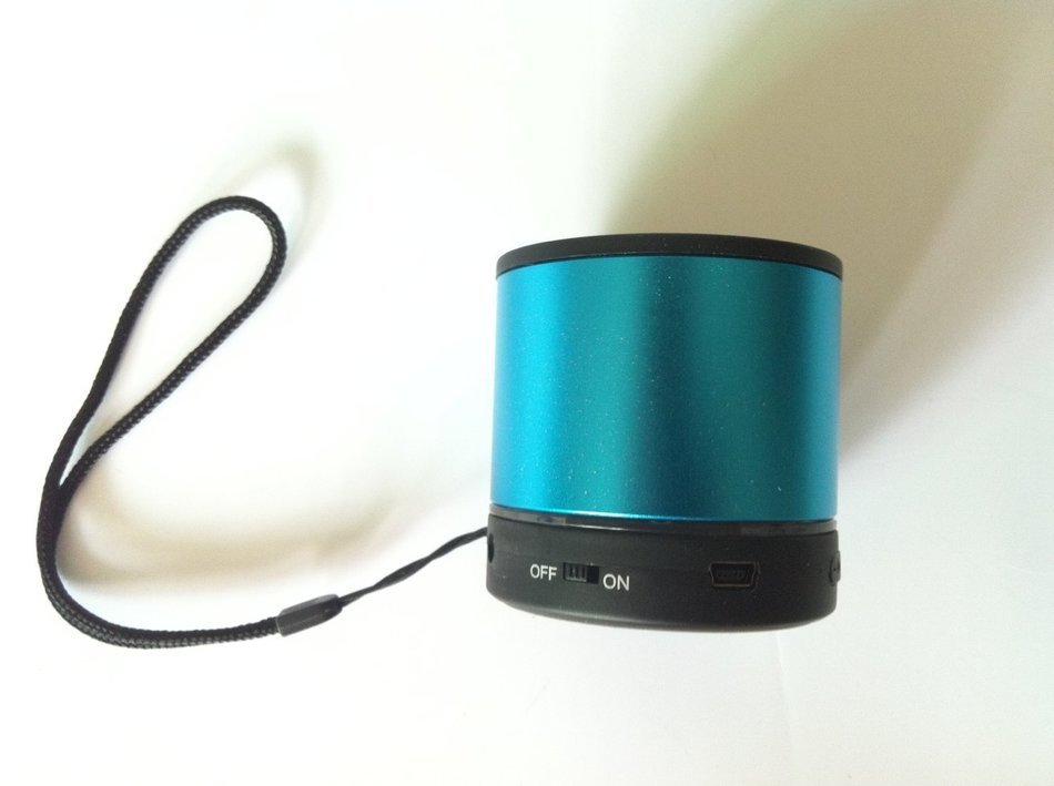 New Bluetooth Mini Ultra Portable Speaker with Rechargeable Li Battery (works w/ iPod, iPad, iPhone, Android Devices... N7