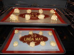 Linda May Premium Silicon Baking Mat, White Mesh, Half Sheet, 16 1/2&quot; X 11 5/8&quot; (420mm X 295mm), Professional... N4