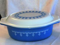 Pyrex Snowflake Blue Garland 1.5qt Oval Casserole with Lid 043