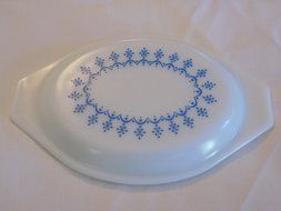 Pyrex Snowflake Blue Garland 1.5qt Oval Casserole with Lid 043 N2