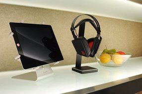 LUXA2 E-ONE Rose Gold Aluminum Headphone Stand for Beats, Sony, Sennheiser, Philips, Audio-Technica, Plantronics... N14