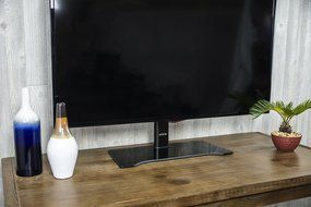 VIVO Universal LCD Flat Screen TV Table Top Desk Stand with Glass Base / fits 32" to 55" T.V. (STAND-TV00L) N6