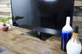 VIVO Universal LCD Flat Screen TV Table Top Desk Stand with Glass Base / fits 32" to 55" T.V. (STAND-TV00L) N12