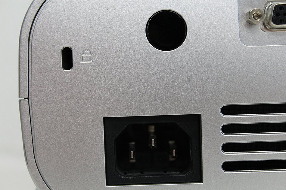 Dell 1201MP DLP projector - SVGA 2000 ANSI lumens N4