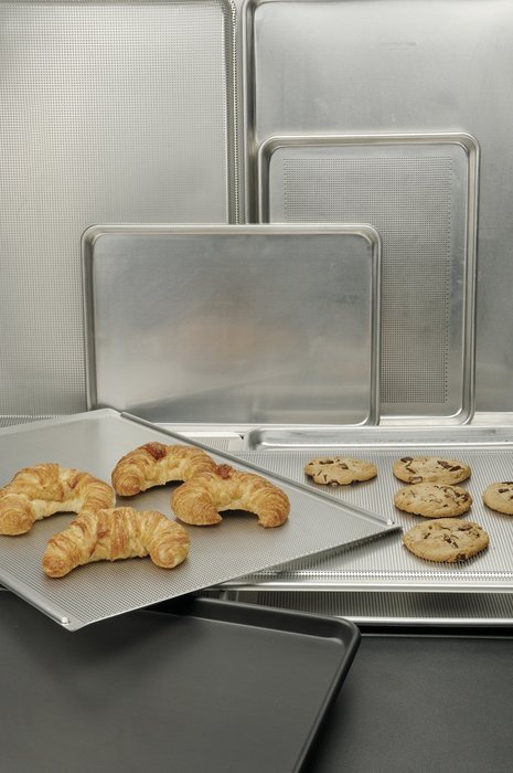 Focus Foodservice Commercial Bakeware 12-Gauge 18 by 26-Inch Glazed Perforated Aluminum Screen N2