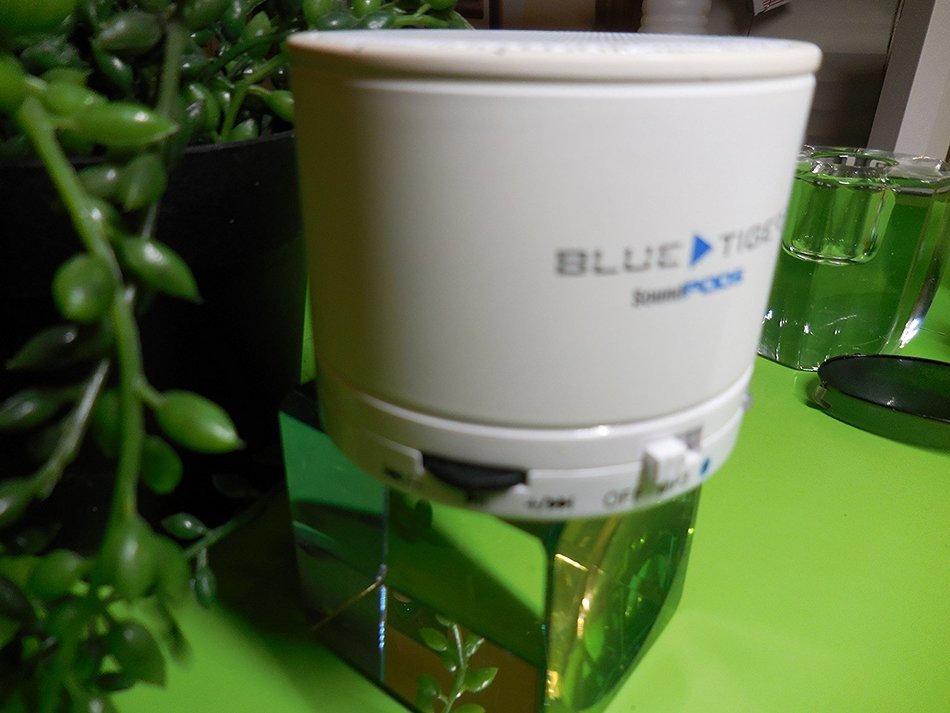 Blue Tiger Wireless Stereo Portable Mini Speaker Pod with Bluetooth/MP3 SoundPODS&reg; (White Color) N3