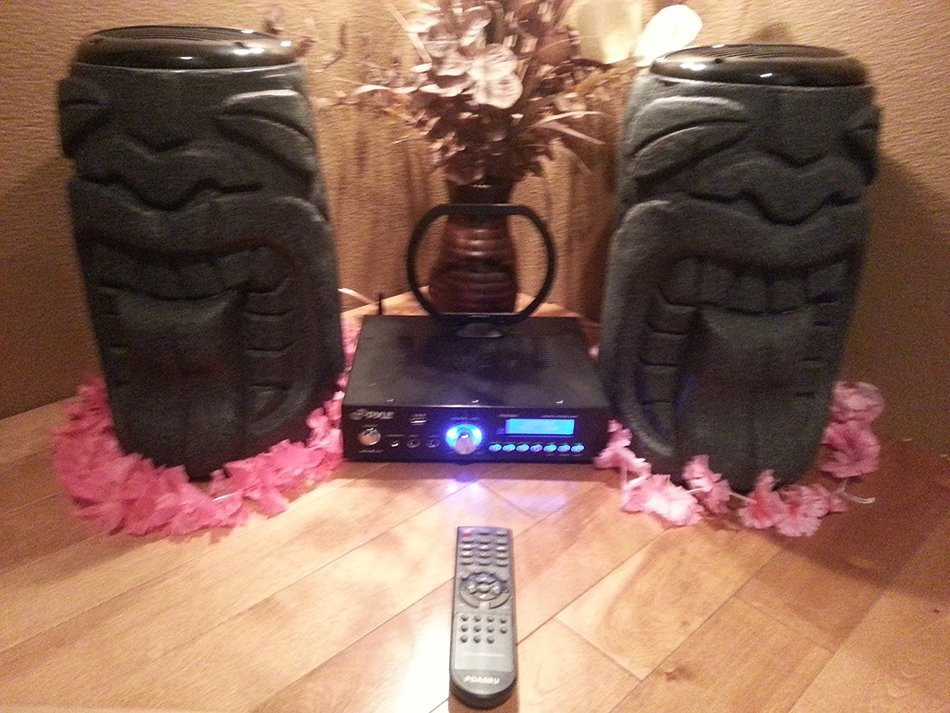 Tongue Tiki Speaker Pair & Bluetooth Amplifier (Black Granite)