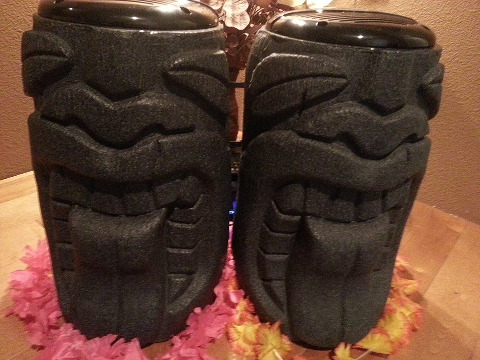 Tongue Tiki Speaker Pair & Bluetooth Amplifier (Black Granite) N2