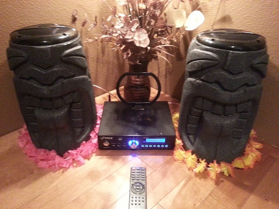 Tongue Tiki Speaker Pair & Bluetooth Amplifier (Black Granite) N5