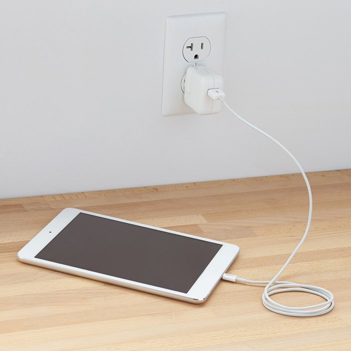 AmazonBasics Apple Certified Lightning to USB Cable - 6 Feet (1.8 Meters) - White N26