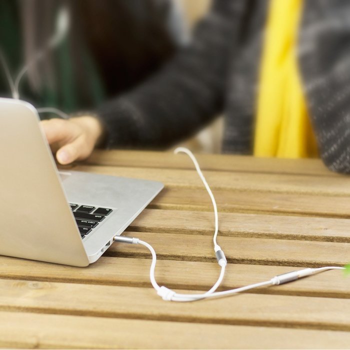Ugreen 3.5mm Audio Stereo Y Splitter Cable 3.5mm Male to 2 Port 3.5mm Female for Earphone and Headset Splitter... N9