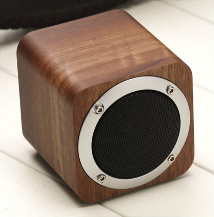 Flylion Wooden Bluetooth 4.0+EDR Speaker Bass Diaphragm AUX Audio FM Radio 3 Inch Full Frequency Speaker (Brown) N2
