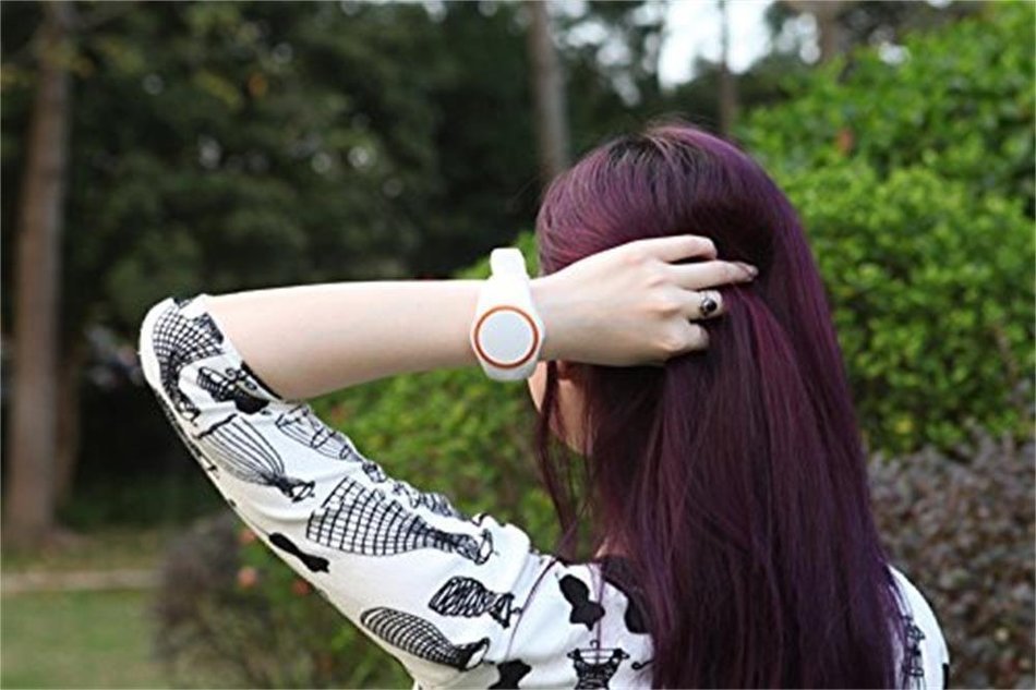 HONGYU Wireless Outdoor Sport Portable Bluetooth Watch Speaker with FM Radio,Support Micro Memory Card and Remote... N35