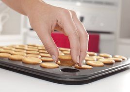 Mrs. Fields Cutie Mini Brownie Bites Pan, Metallic N8