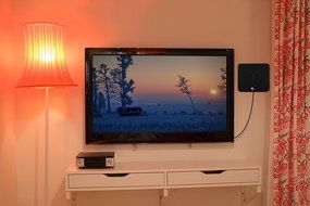 1byone Amplified HDTV Antenna - 50 Mile Range with Detachable Amplifier Power Supply and 10ft Coax Cable N16