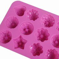DUFUSTORE Chocolate Cake Candy Baking Silicone Bakeware Mould 12pcs Flower Pattern Random Color