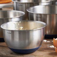 VonShef Professional 5 Piece Mixing Bowl Set - Stainless Steel with Lids, Non-Slip Surface and 3 Grater Attachments N3