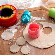 Flyesto Set of 7 Round Cookie Cutter Sporting Shape Biscuit Cutters Mold Nylon BPA Free Multi-colored Double-Sided... N3