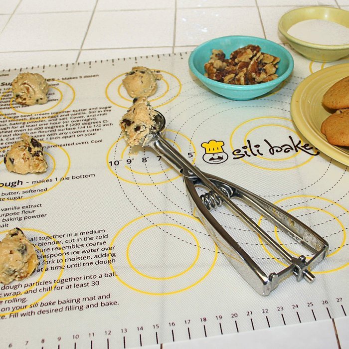 Silicone Large Pastry Mat With Measurements. 14.9" x 23.3" Non-Slip Sheet Sticks To Countertop For Rolling Dough N8