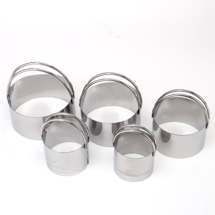 Tosnail 5 Piece Reusable Round Stainless Steel Biscuit Cutter Cookie Cutter Set