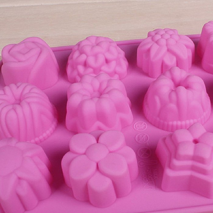 DUFUSTORE Chocolate Cake Candy Baking Silicone Bakeware Mould 12pcs Flower Pattern Random Color N2