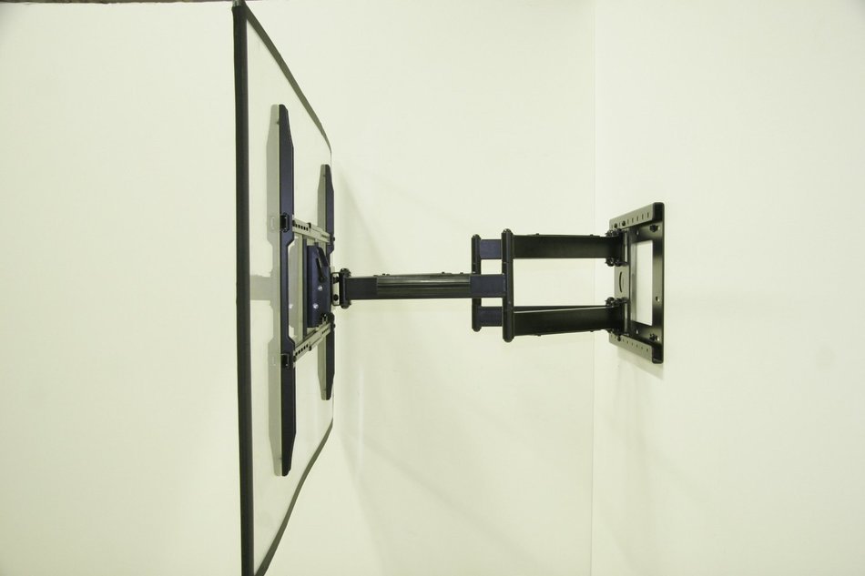 Full Motion TV Wall Mount with 32 inch Long Extension for 42 to 80 inch TVs N5