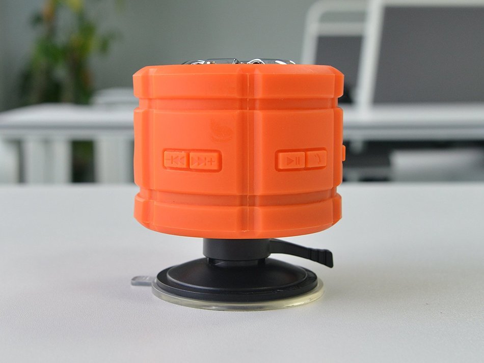 Waterproof Portable Bluetooth Speaker Super Bass, Powerful Sound, Whell Shape Design with speaker phone function N7