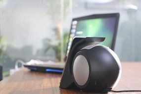 SunKinFon SN1 2-in-1 Function Wireless Bluetooth 4.0 Speaker &amp; Portable NFC Smart Connect Qi Wireless Charger... N5