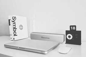 Maceton Portable Bluetooth 4.0 Speaker, Silver N3