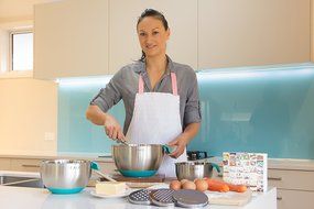 SPECIAL OFFER - 10 PIECE SET - 18/10 Stainless Steel Mixing Bowls with Handles, Lids, Spout, Non-slip Silicone... N6