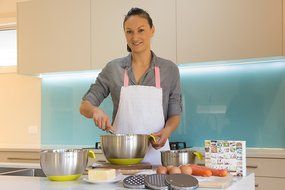 SPECIAL OFFER - 10 PIECE SET - 18/10 Stainless Steel Mixing Bowls with Handles, Lids, Spout, Non-slip Silicone... N14