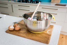 SPECIAL OFFER - 10 PIECE SET - 18/10 Stainless Steel Mixing Bowls with Handles, Lids, Spout, Non-slip Silicone... N20
