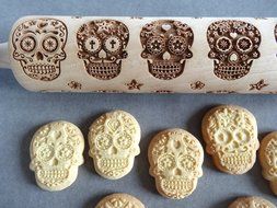 SUGAR SKULLS engraved rolling pin and cookie cutter VIDEO TEST