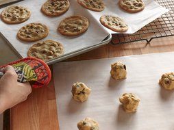 Reynolds Smart Grid Parchment Paper (45 Square Foot Roll)