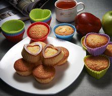 Chefaith 24-Pcs Reusable Silicone Baking Cups, Cupcake Liners, Muffin Cups [12 Heart-Shaped &amp; 12 Round Cups, Each... N4