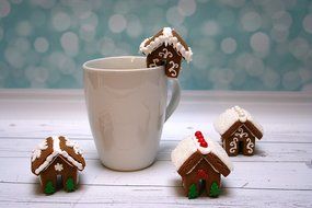 Petite Gingerbread House Hugger Cutter N3