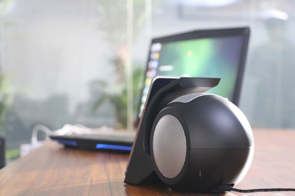 SunKinFon SN1 2-in-1 Function Wireless Bluetooth 4.0 Speaker & Portable NFC Smart Connect Qi Wireless Charger... N5