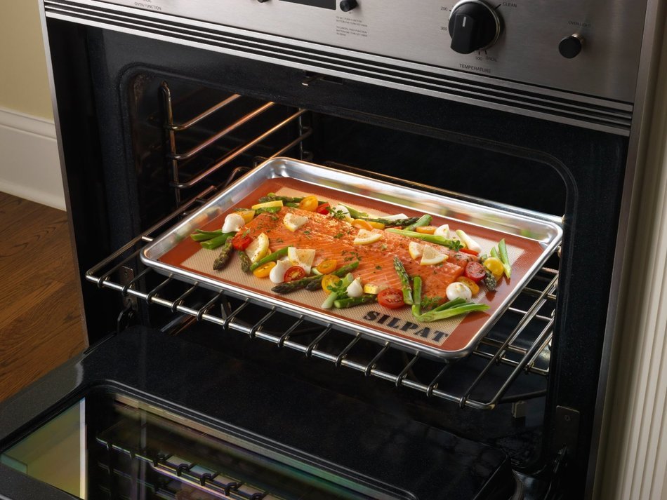 Silpat AE420295-07 Premium Non-Stick Silicone Baking Mat, Half Sheet Size, 11-5/8" x 16-1/2" N6