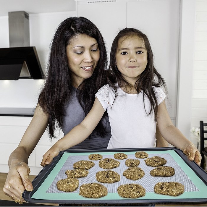 SILICONE BAKING BUNDLE- Baking Sheet, Non-Stick Silicone Baking Mat, And Silicone Mitts In A Convenient Cooking... N4