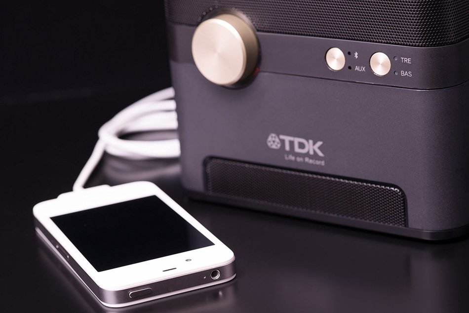TDK Life On Record Bluetooth Wireless Charging Speaker (Black) N4