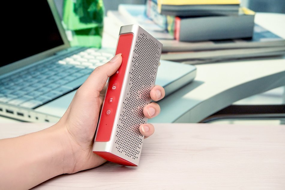iNACU iNACU-221 NFC Enabled Easy Pairing Wireless Waterproof IPX5 Portable Bluetooth Speaker,18 Cores Hifi Aluminum... N11