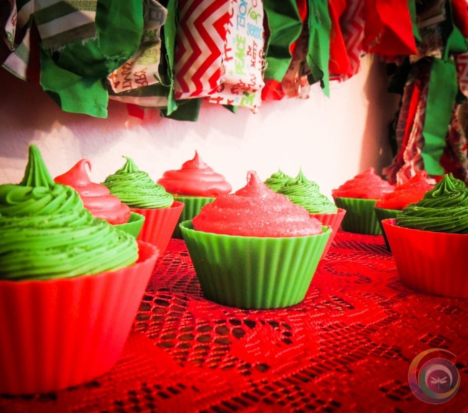 Borealis Baking Premium Silicone Baking Cups - 16 Large / Jumbo Cupcake Liners / Muffin Cups in 8 Beautiful Colors... N5