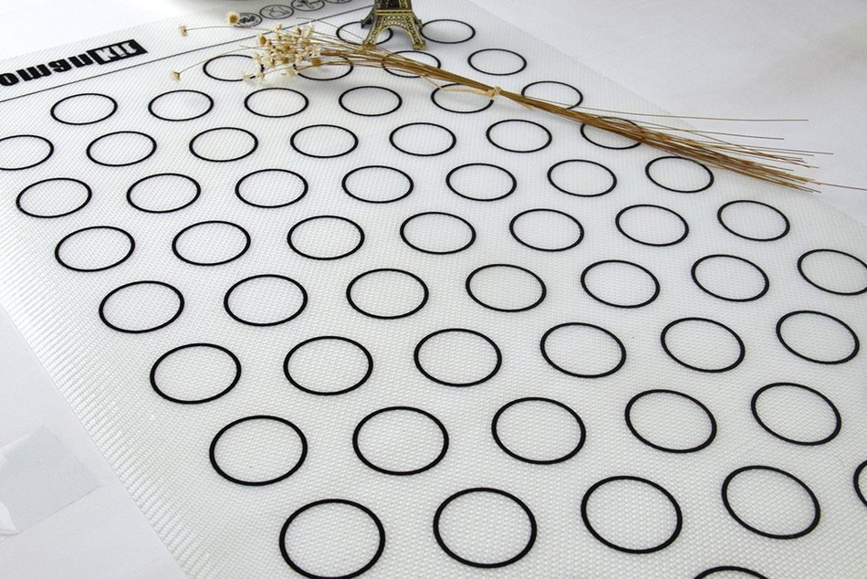Homankit Silicone Baking Mat for Macarons 63 Circles Black 15-3/4" x 23-5/8" N6